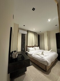 Taj Pyramids View Inn