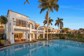 Royal Savoy Hotel & Villas