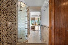 Royal Savoy Hotel & Villas