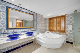 Royal Savoy Hotel & Villas