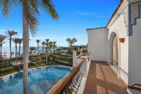 Royal Savoy Hotel & Villas