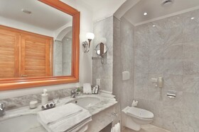 Royal Savoy Hotel & Villas