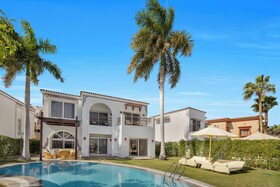 Royal Savoy Hotel & Villas