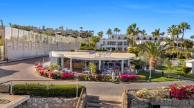 Royal Savoy Hotel & Villas