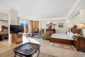 Royal Savoy Hotel & Villas