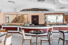 Royal Savoy Hotel & Villas