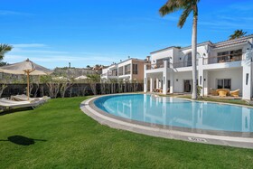 Royal Savoy Hotel & Villas