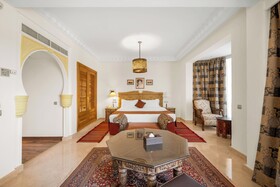 Royal Savoy Hotel & Villas