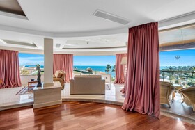 Royal Savoy Hotel & Villas