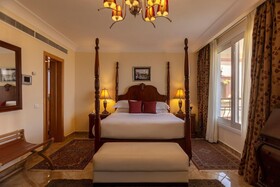 Royal Savoy Hotel & Villas