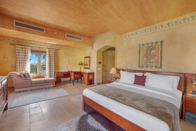 Royal Savoy Hotel & Villas