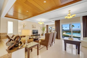 Royal Savoy Hotel & Villas