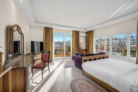 Royal Savoy Hotel & Villas