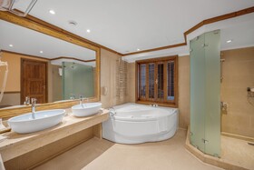 Royal Savoy Hotel & Villas