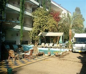 Rezeiky Hotel & Camping Luxor