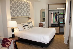 Puerta De La Ribera Suites