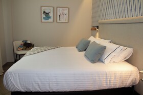 Puerta De La Ribera Suites