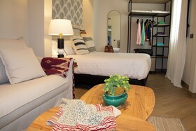 Puerta De La Ribera Suites