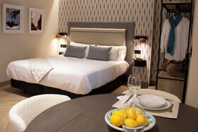 Puerta De La Ribera Suites