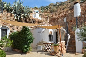 Cuevas Algarves De Gorafe