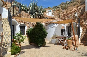 Cuevas Algarves De Gorafe