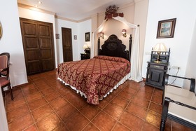 San Gabriel Su Casa En Ronda