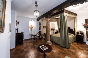 San Gabriel Su Casa En Ronda