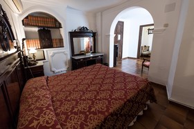 San Gabriel Su Casa En Ronda