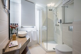 Welldone Cathedral Suites