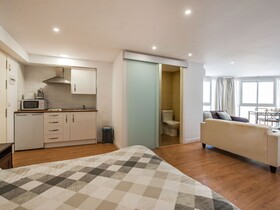 Radiant Holiday Home