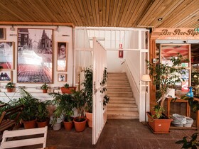 Radiant Holiday Home