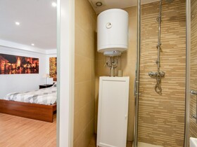 Radiant Holiday Home