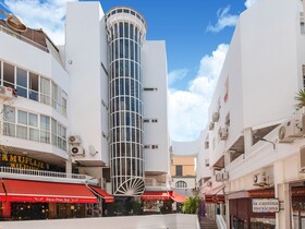 Radiant Holiday Home