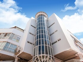 Radiant Holiday Home