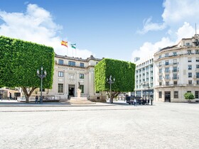 Radiant Holiday Home