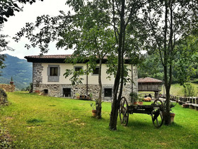 Casona De El Castaniu