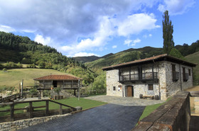 Casona De El Castaniu