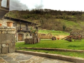 Casona De El Castaniu