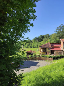 Apartamentos Rurales La Caviana