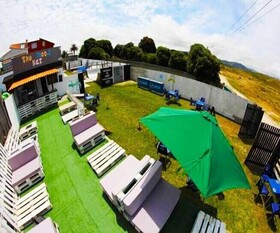 Escuela de Surf y Hostel Baldaio