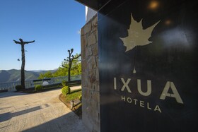 Ixua Hotela