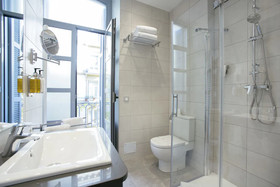 LEGAZPI DOCE Rooms & Suites