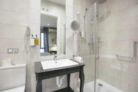 LEGAZPI DOCE Rooms & Suites