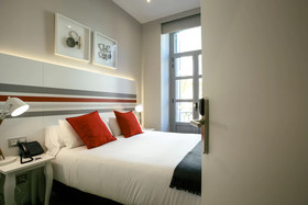 LEGAZPI DOCE Rooms & Suites