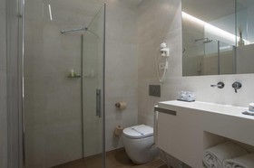 Sansebay Hotel
