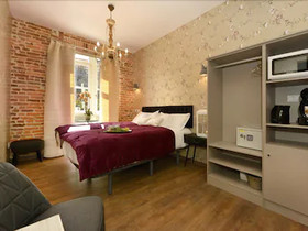 Center Suite