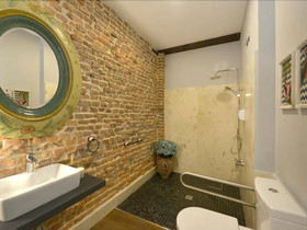 Center Suite