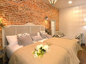 Center Suite