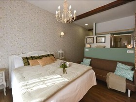 Center Suite