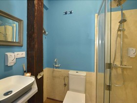 Center Suite